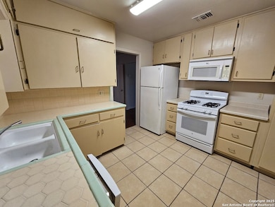 217 E Lullwood Ave unit 3, San Antonio, TX 78212 - photo 5