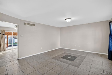 15613 Burr St, Taylor, MI 48180 - photo 6