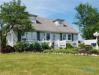 Beautifully Updated Perrysburg Home on One Acre!