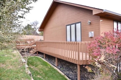 215 Neltom Dr, Pierre, SD 57501 - photo 4