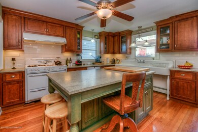 Fabulous Eat-in-Kitchen