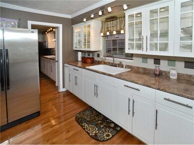 Kitchen. Beautiful, bright and large is this kitch