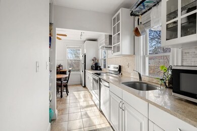 98 Pine St unit 1, Swampscott, MA 01907 - photo 3