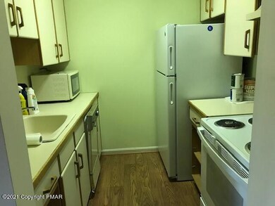 3 Village Cir unit 203, Stroudsburg, PA 18360 - photo 5