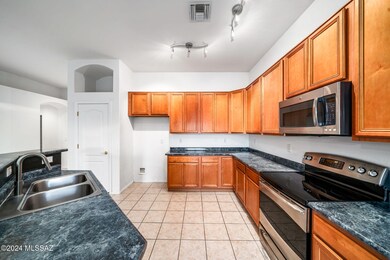 17-web-or-mls-8817 N Sky Dancer Circle -