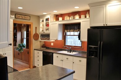 1928 Franklin St, Cedar Falls, IA 50613 - photo 4