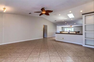 6.   6_Family room