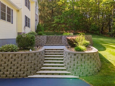 27 Breakneck Rd, Hudson, NH 03051 - photo 4