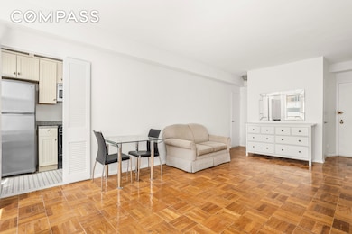 310 E 49th St unit 7B, New York, NY 10017 - photo 3