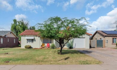 1806 N 18th Pl-large-003-1-Front Exterio