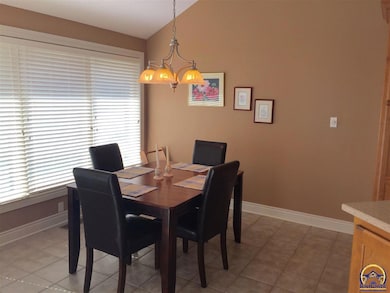 2242 SW Lowell Ln, Topeka, KS 66614 - photo 7