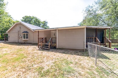 221 N Birch St, Springtown, TX 76082 - photo 5