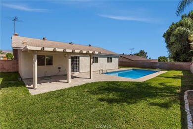 POOL/PATIO/BIG BACKYARD!