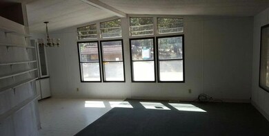 641 Laurelwood Dr, Rogue River, OR 97537 - photo 3