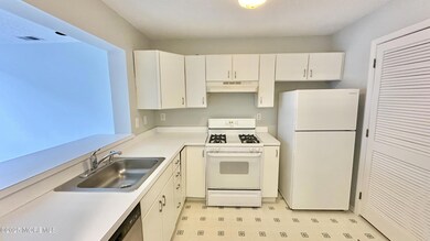 30 Phoenix Ct, Tinton Falls, NJ 07712 - photo 6