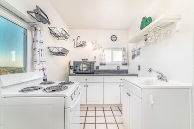 1060 W Nectar St-7