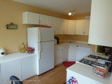 61 Ashley Ln, Staten Island, NY 10309 - photo 3