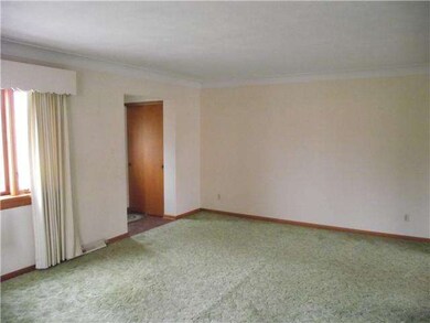 2438 Roseann Dr, Toledo, OH 43611 - photo 6