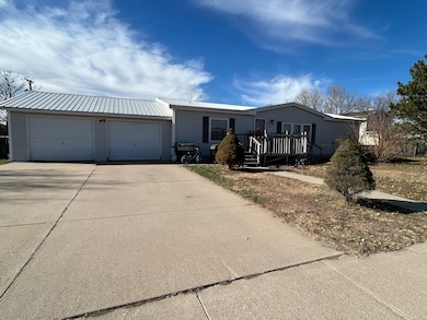 630 Cherokee Dr, Colby, KS 67701 - photo 2