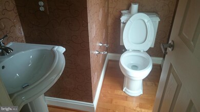 589 Cedar Spring St, Gaithersburg, MD 20877 - photo 4