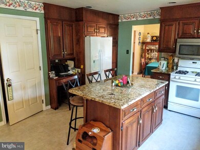 2765 Fillmore Dr, Chambersburg, PA 17201 - photo 4