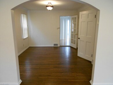 3481 Shannon Rd, Cleveland, OH 44118 - photo 7