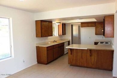 860 E Willis Rd, Chandler, AZ 85286 - photo 7