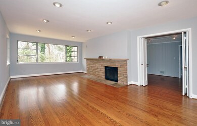 6832 Tulip Hill Terrace, Bethesda, MD 20816 - photo 4
