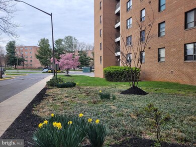 Elmont Condominium unit 505, Baltimore, MD 21215 - photo 2