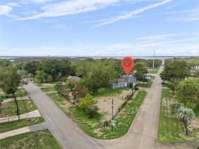 99 Brownwood Dr unit A, Baytown, TX 77520 - photo 2