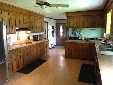 103 Cool Springs Dr, Camden, SC 29020 - photo 3