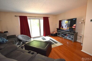 9 Chelsea Ct, Franklin Park, NJ 08823 - photo 2