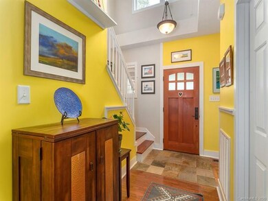 Cheery, welcoming foyer!
