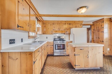 885 Center St, Ludlow, MA 01056 - photo 5