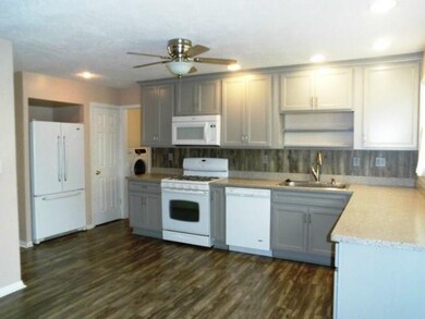 2905 Centre Ct, Indianapolis, IN 46203 - photo 5