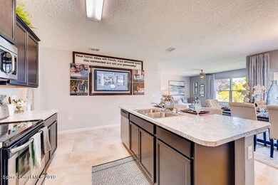 Cali-small-006-2-Kitchen-666x445-72dpi