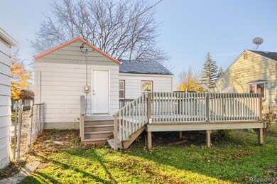 621 Burroughs Ave, Flint, MI 48507 - photo 5