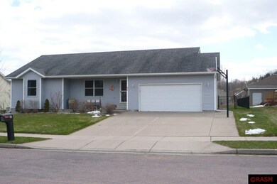 37 Cedar Dr, New Ulm, MN 56073 - photo 2