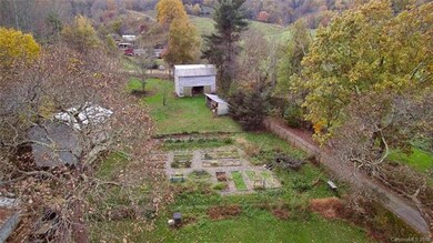 401 Gibbs Rd, Burnsville, NC 28714 - photo 4