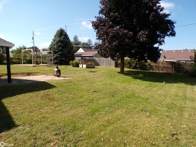 921 S 10th Ave, Marshalltown, IA 50158 - photo 3