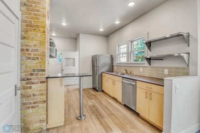 Kitchen1_0-1280.JPG