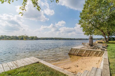 Sandy Beach & Lake Entrance