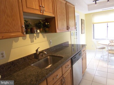 The Fallswood, Rockville, MD 20852 - photo 3