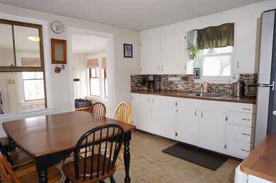 17 Maplewood Ave, Dover, NH 03820 - photo 3