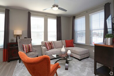 680 E Algonquin Rd unit 1301, Schaumburg, IL 60173 - photo 5