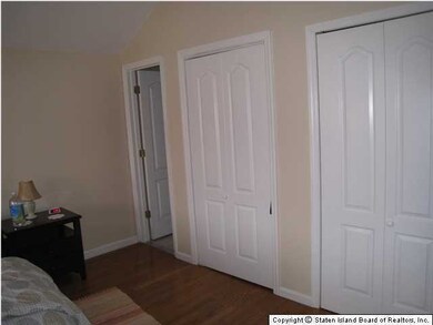 210 Essex Dr, Staten Island, NY 10314 - photo 6