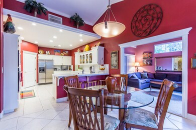 15 dining kitchen