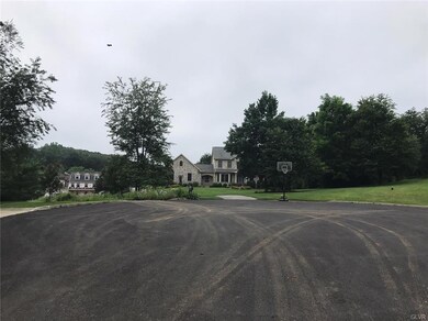 6375 Sweetbriar Ln, Zionsville, PA 18092 - photo 3