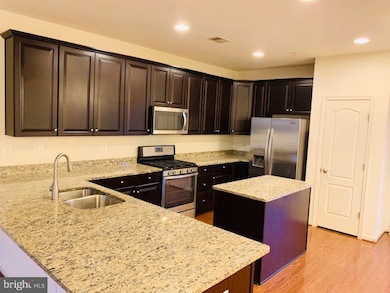 12749 Longford Glen Dr, Germantown, MD 20874 - photo 3