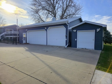 106 6th St, Durant, IA 52747 - photo 2